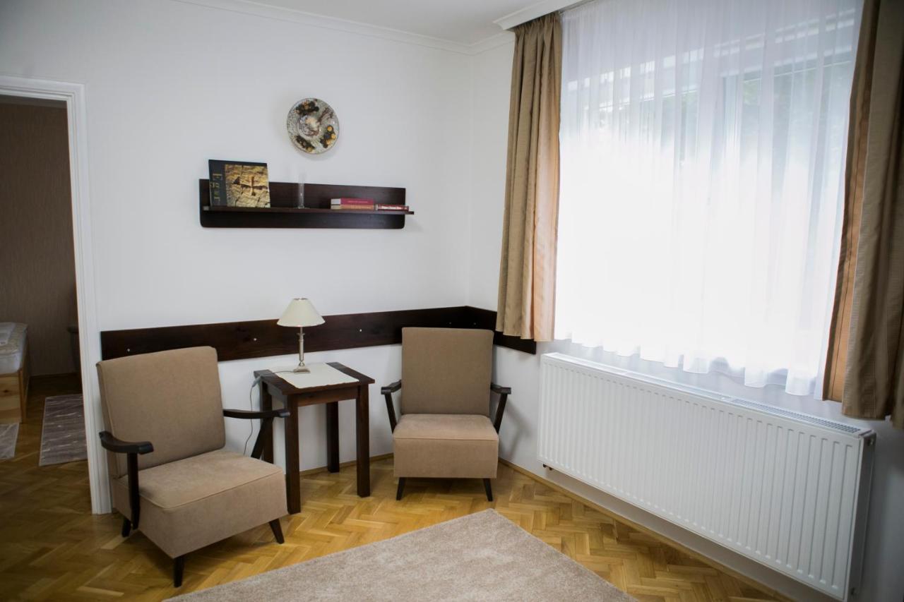 Vicente'S Apartment Eger Exterior photo